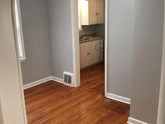 3rd image of 3408 Everett Ave