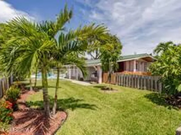 238 Harbor Dr, Cape Canaveral, FL 32920