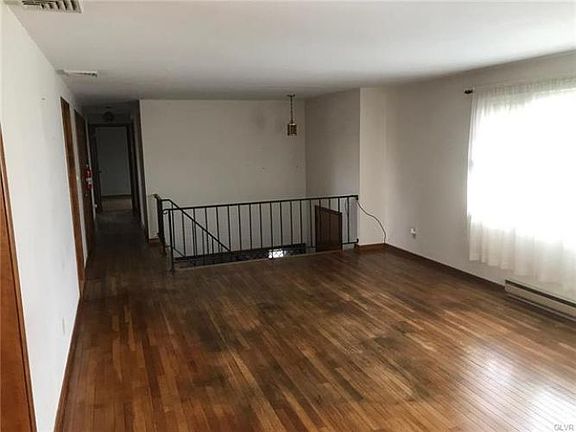 3rd image of 5537 Louise Ln