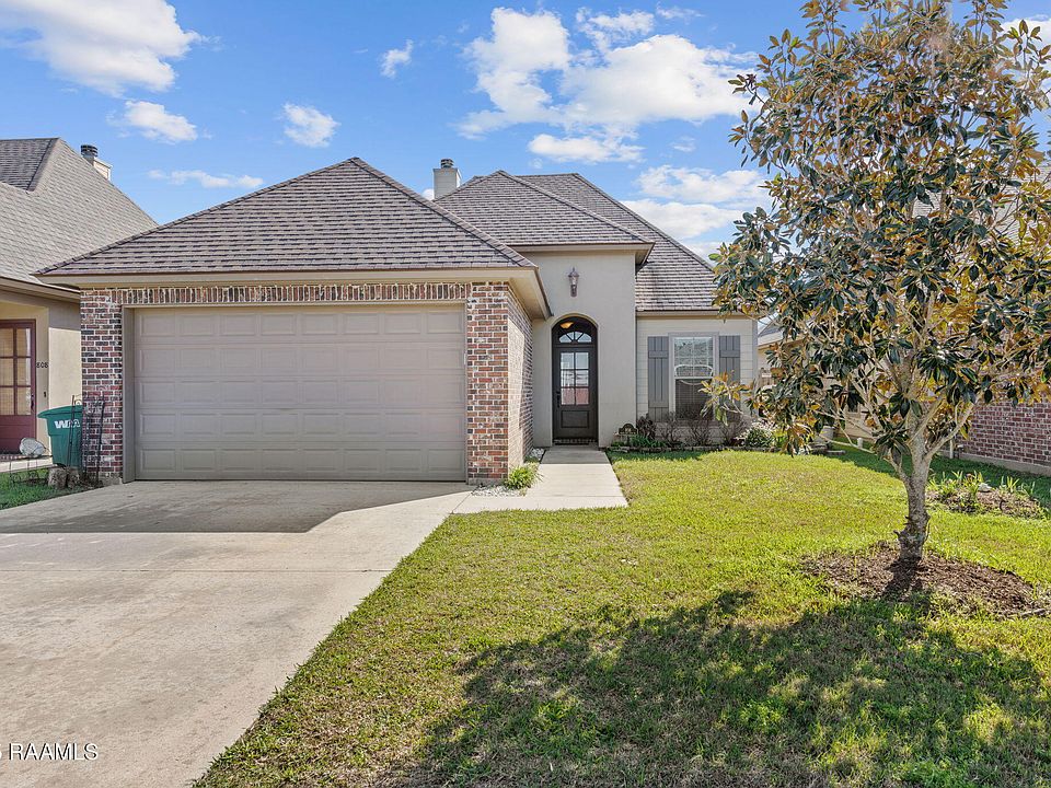 1st image of 806 Highland View Dr