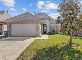 806 Highland View Dr, Youngsville, LA 70592