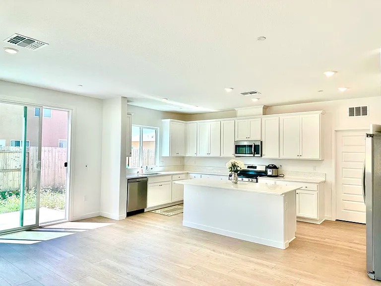 10927 Coral Reef Ln — Photo 11