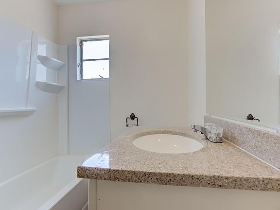 5th image of 6117 N 35th Dr