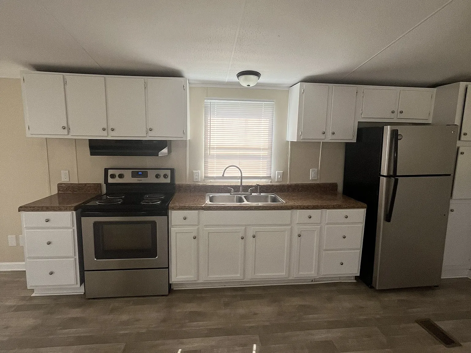 3 bed, $995 — Photo 3