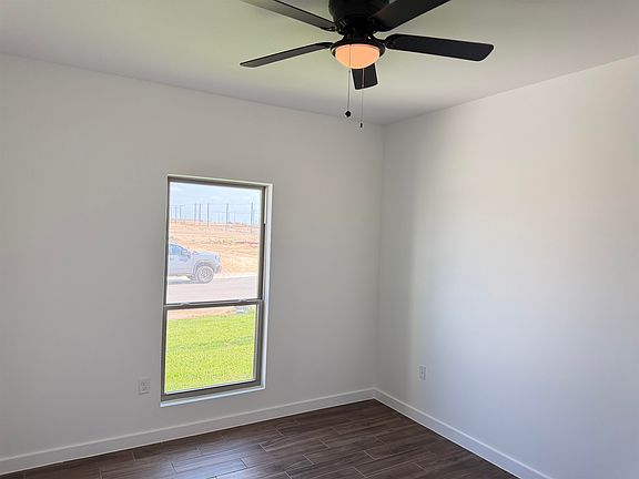 5th image of 5129 Nispero Ln