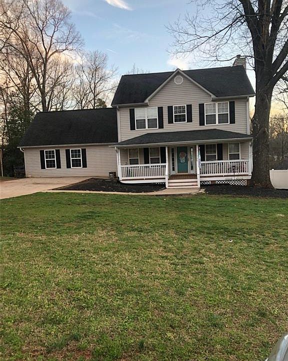 2nd image of 211 Laurel Hts