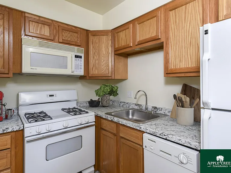 Apple Creek Townhomes — Photo 14