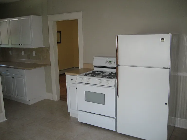 637 Wood St #2 — Photo 4