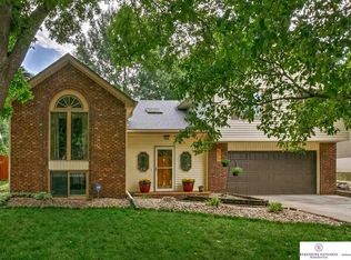 573 N 153rd St, Omaha, NE 68154