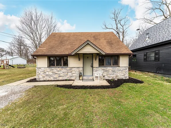 444 Nicholson Rd, Vermilion, OH 44089