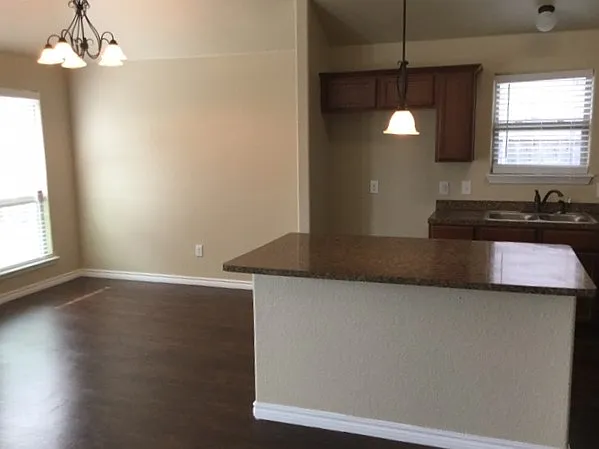 4 bed, 2.0 bath, 1848 sqft, $2,160 — Photo 3