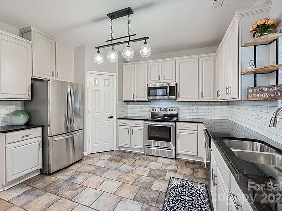 2nd image of 8129 Laurel Run Dr