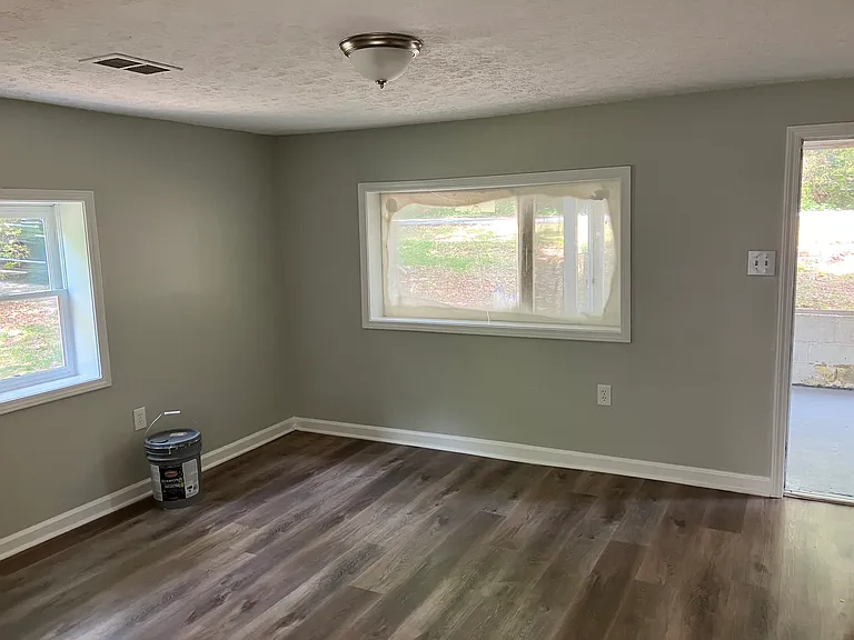 8135 Oak St — Photo 4