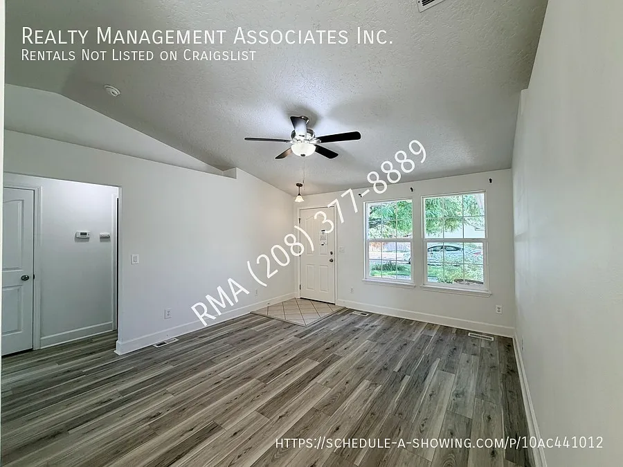Charming 3-Bedroom Home in SE Nampa — Photo 3