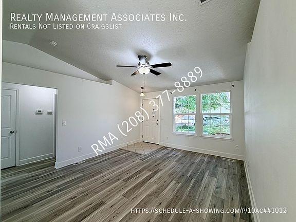 3rd image of 2717 E Sandgate Ave