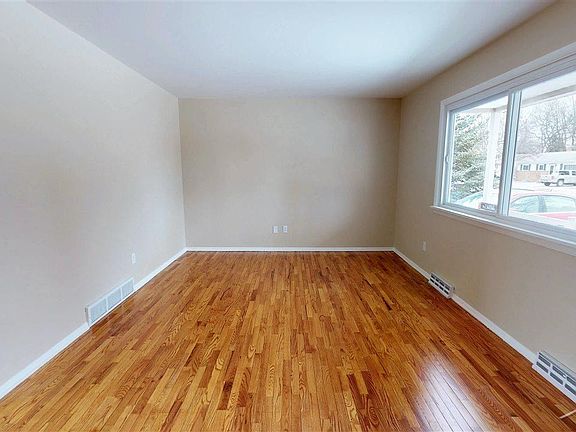 2nd image of 3852 Ventura Dr