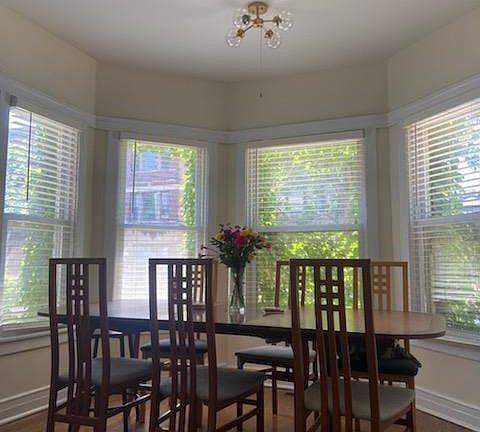 3rd image of 740 W Cornelia Ave #1