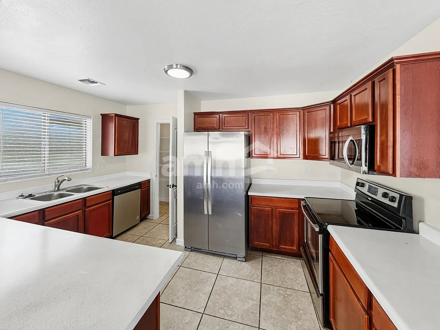 5 bed, 3.0 bath, 2228 sqft, $2,370 — Photo 3