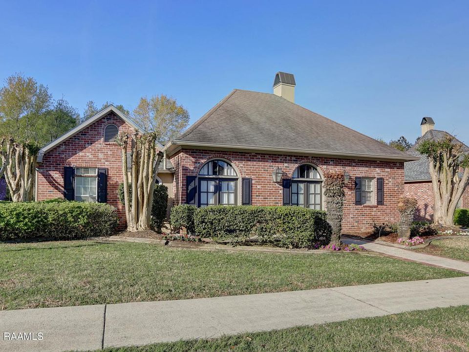 1st image of 105 Oak Terrace Dr