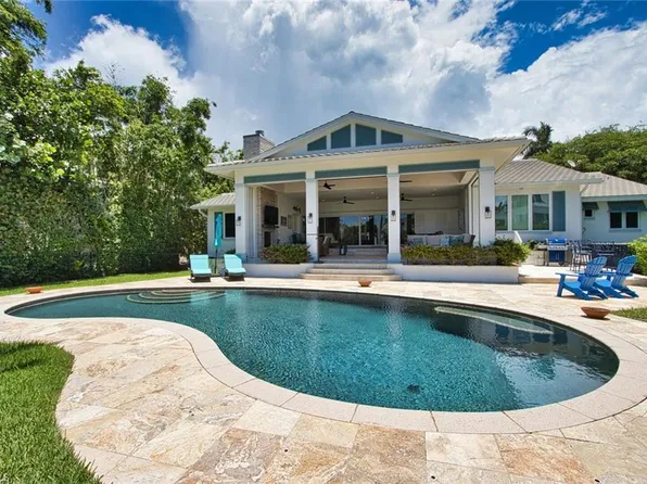 2201 Beacon Ln, Naples, FL 34103