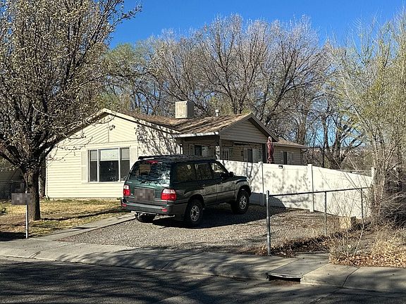 2nd image of 309 1/2 Acoma Dr