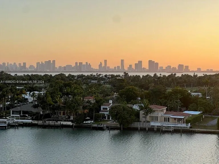 5900 Collins Ave #1007 — Photo 4