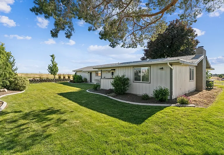 10996 Willis Rd — Photo 3