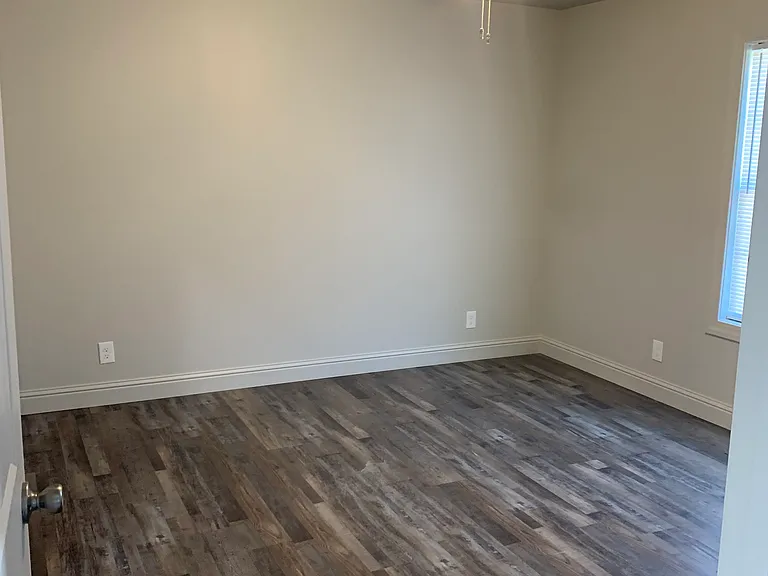 1212 Helton St — Photo 6