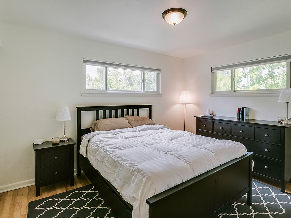 Master Bedroom w/ Lots of Li