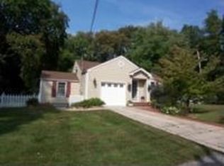 7 Landing Meadow Rd, Smithtown, NY 11787