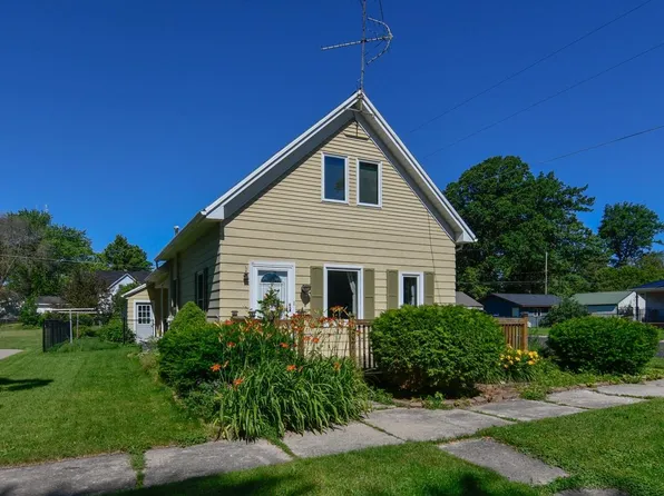 607 1st St, Luxemburg, WI 54217