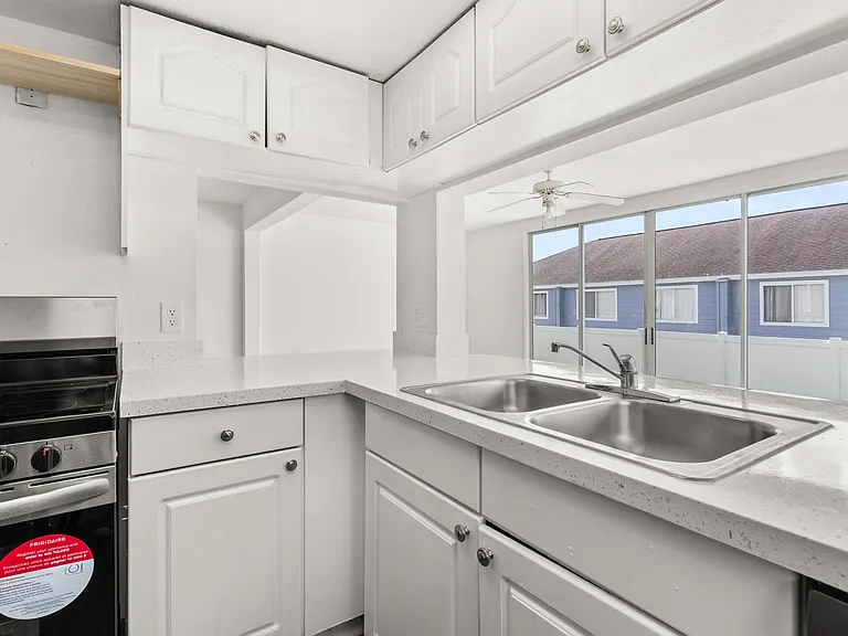 403 Orchid Dr — Photo 8
