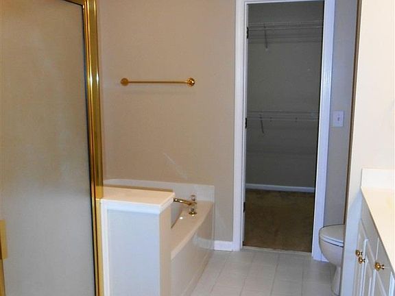 4th image of 202 Chadwyck Ct