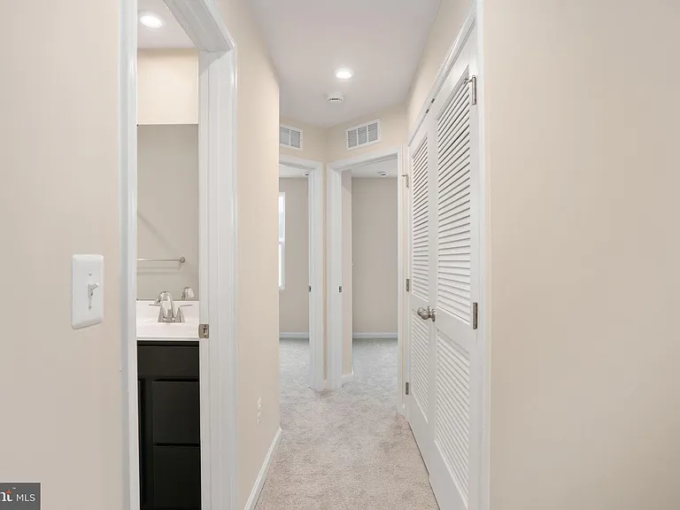 7263 Congressional Cir — Photo 24