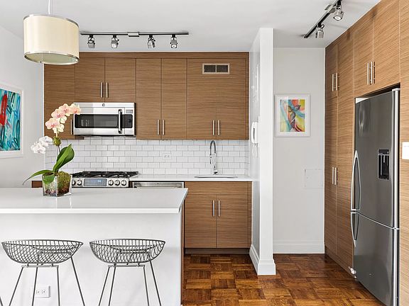 3rd image of 175 W 12th St APT 16E