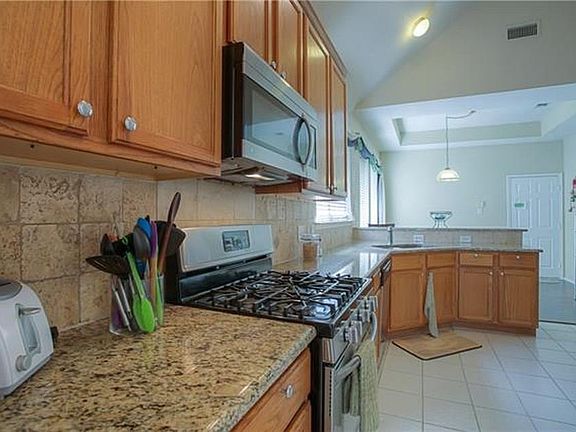 5th image of 1806 Creekway Dr