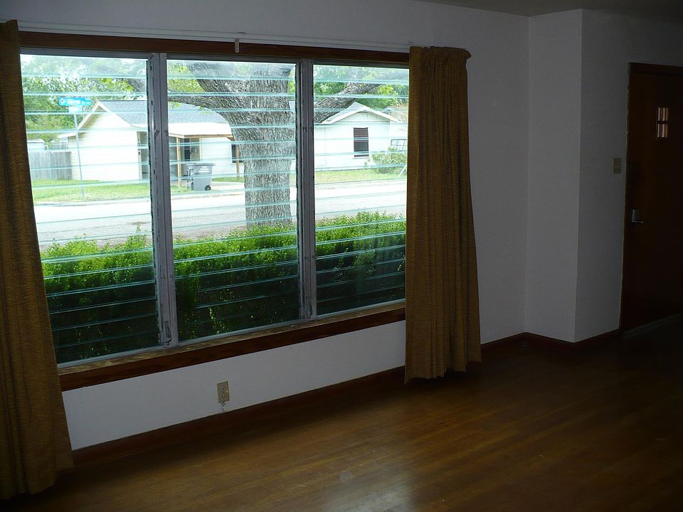2nd image of 1209 Oliver St