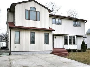 121 Orleans Ln, Jericho, NY 11753