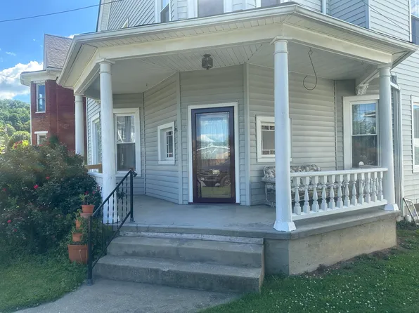 215 E Prospect St, Covington, VA 24426