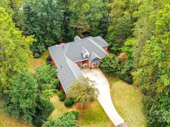 316 Brigadier Dr, Clover, SC 29710