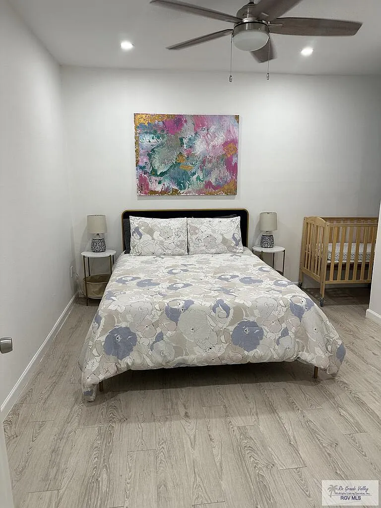 2 bed, 2.0 bath, 900 sqft, $1,950 — Photo 4