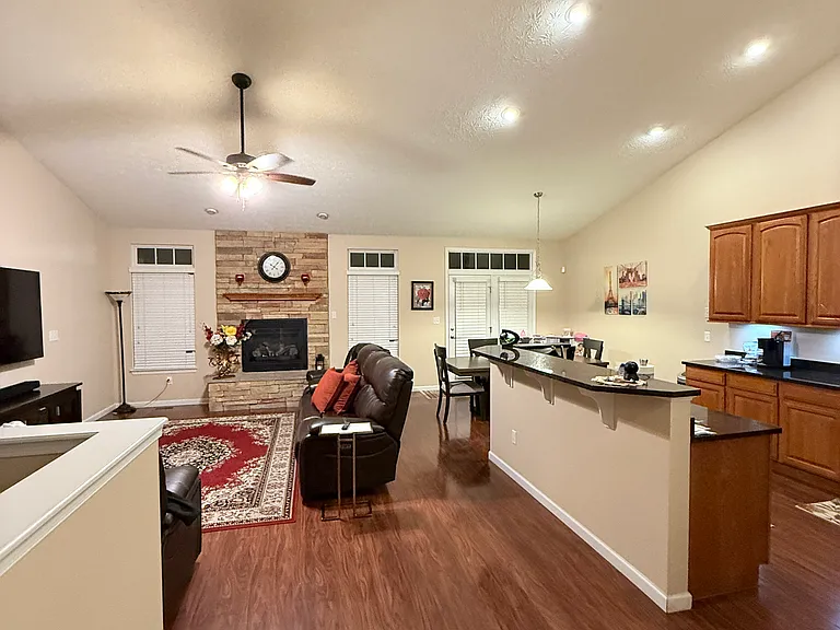 9871 Blue Spruce Dr — Photo 3