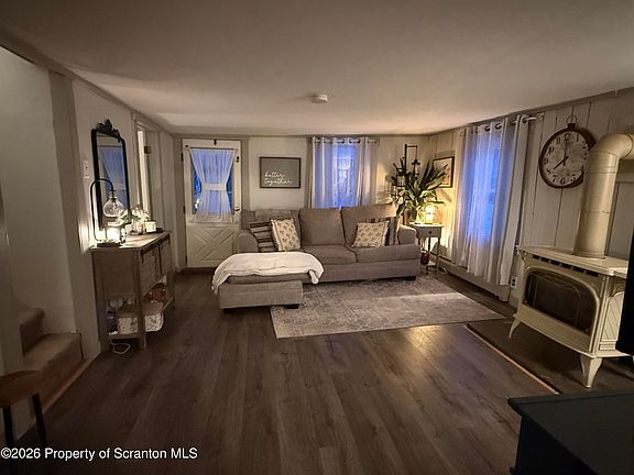 5th image of 155 Hickory Hill Rd