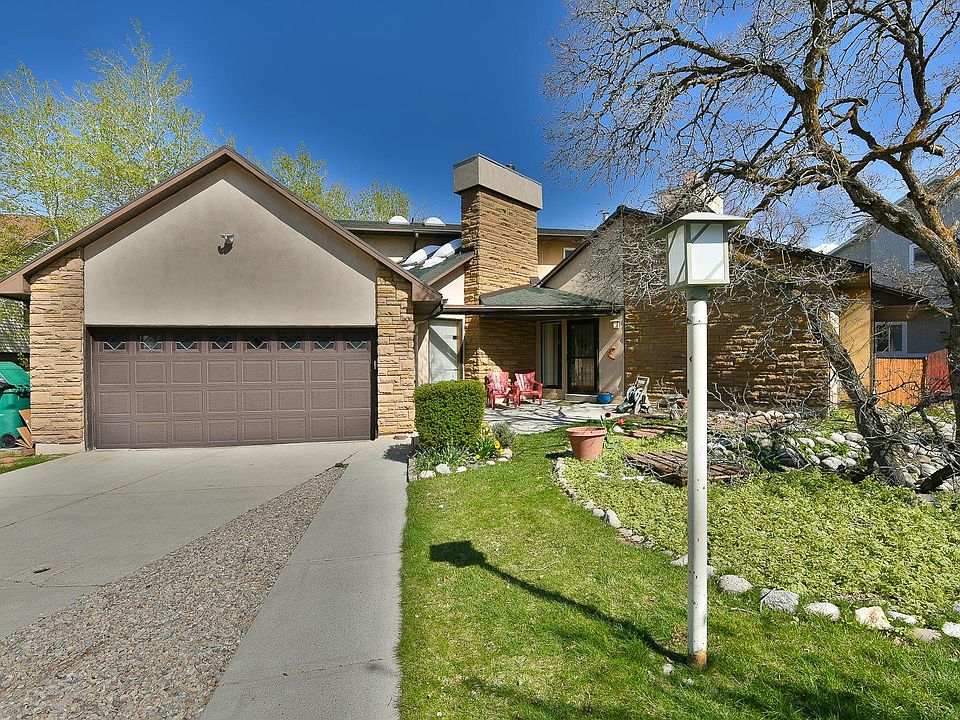 Front view before solar panels and batteries were installed in 2021 and before driveway was enlarged in 2020.