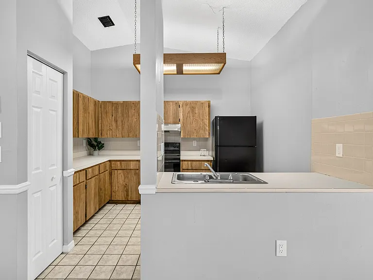 6253 Florida Ave — Photo 6
