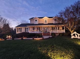 44 Summit Ct, Troutville, VA 24175