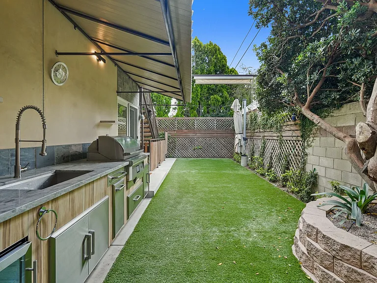 18748 Collins St — Photo 31