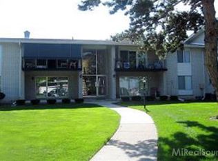 8369 Kennedy Cir, Warren, MI 48093