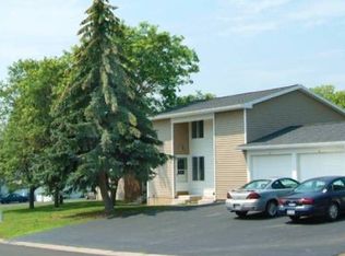 25 Parkwood Ln, Hilton, NY 14468