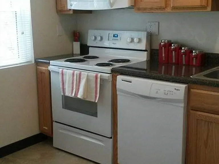 Valley Green Apartments — Photo 27